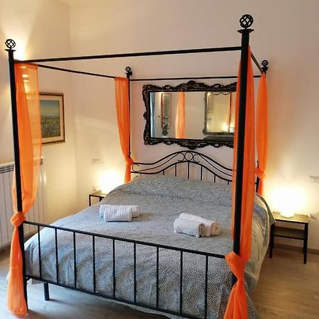 Love Mirrors And Flowers - Affitti Brevi Italia Apartment Бари Екстериор снимка