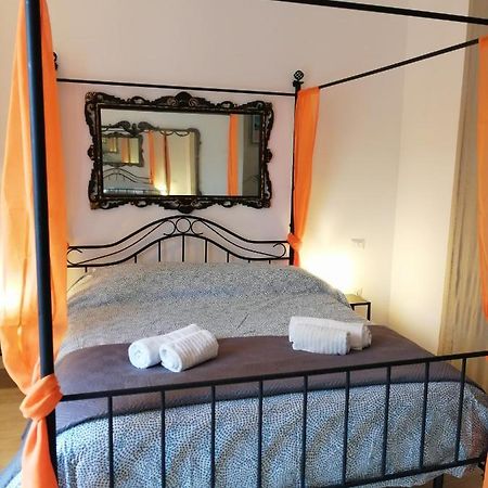 Love Mirrors And Flowers - Affitti Brevi Italia Apartment Бари Екстериор снимка