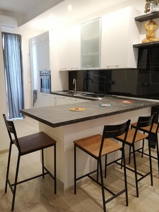 Love Mirrors And Flowers - Affitti Brevi Italia Apartment Бари Екстериор снимка