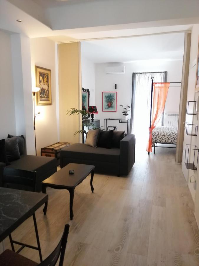 Love Mirrors And Flowers - Affitti Brevi Italia Apartment Бари Екстериор снимка